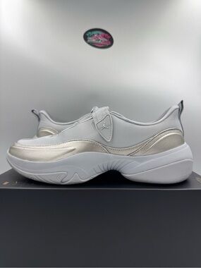 Nike Jordan Pointe Metallic Silver Photon Dust BRAND NEW Size 10 Women
